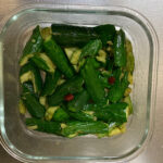 キュウリで簡単メニュー、たたきキュウリのピリ辛漬け