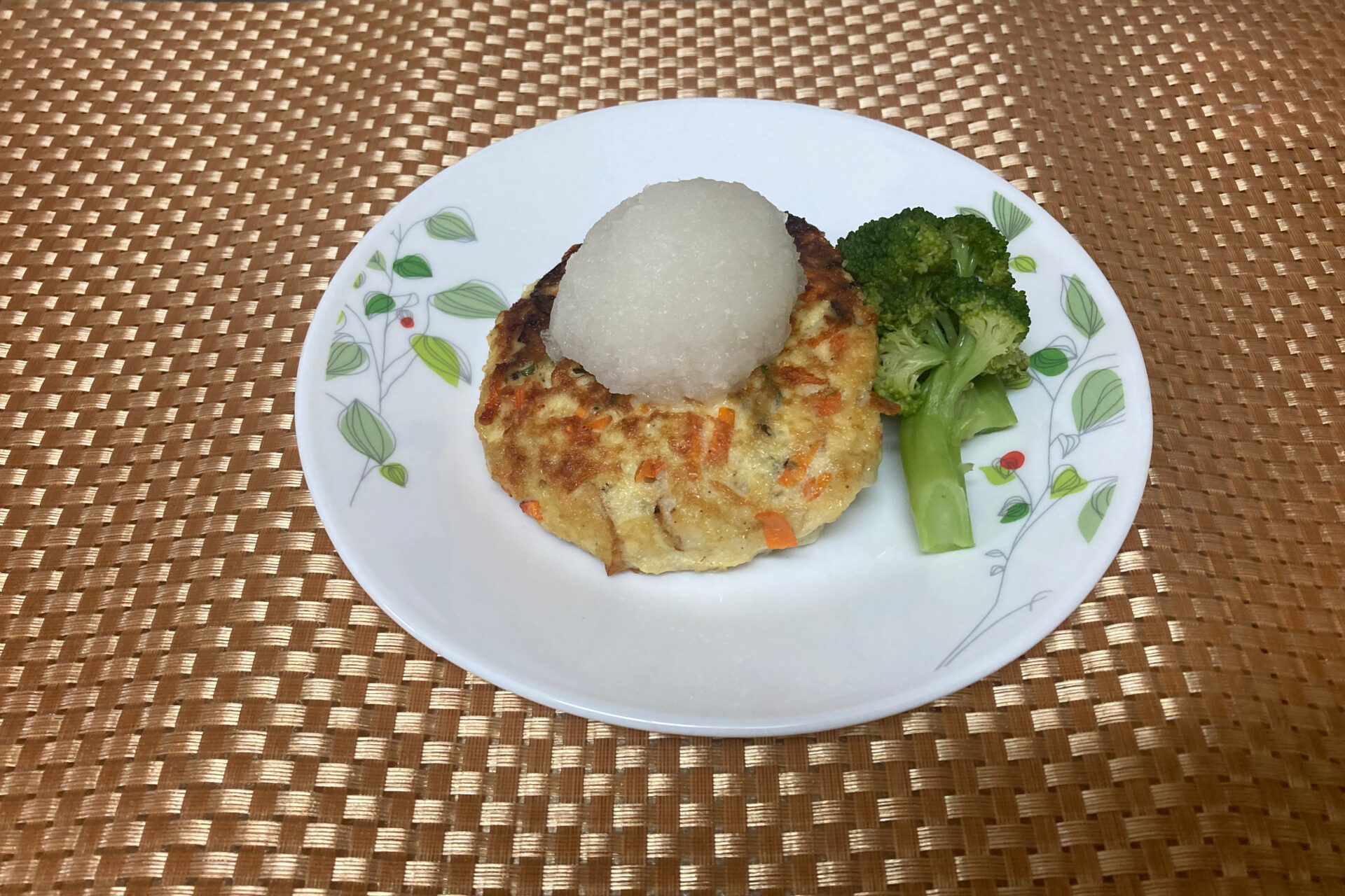 豆腐とちくわなどで、焼きがんもどき