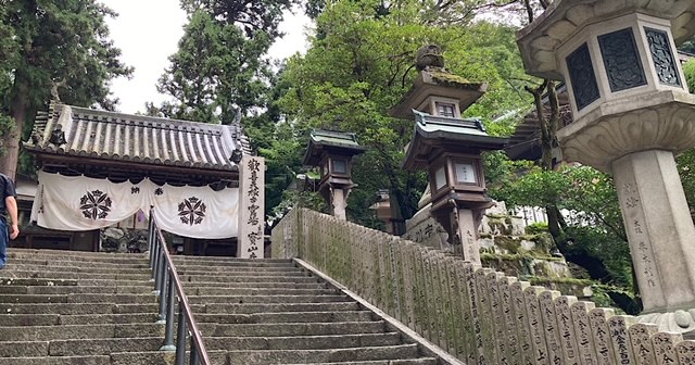 「宝山寺」でトイレの神様、烏枢沙摩明王（うすさまみょうおう）様のお札を受ける。